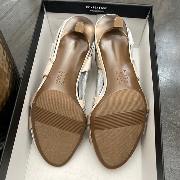 Naturalizer Taimi Heeled Sandal - Picture 3 of 8